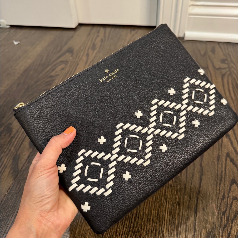 Kate Spade • Pebbled Leather Gia Flynn Street Zip Clutch Bag